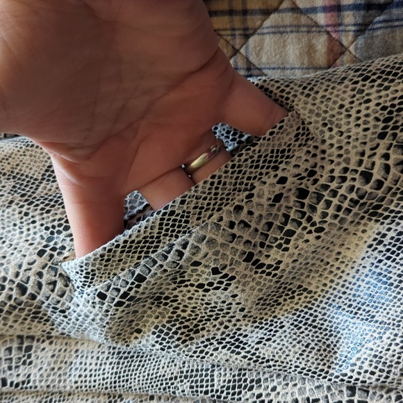 Jacket soft material snake skin inspired - Picture 7 of 8